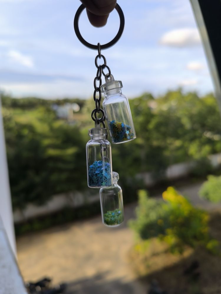 3 colourfull star bottle keychain